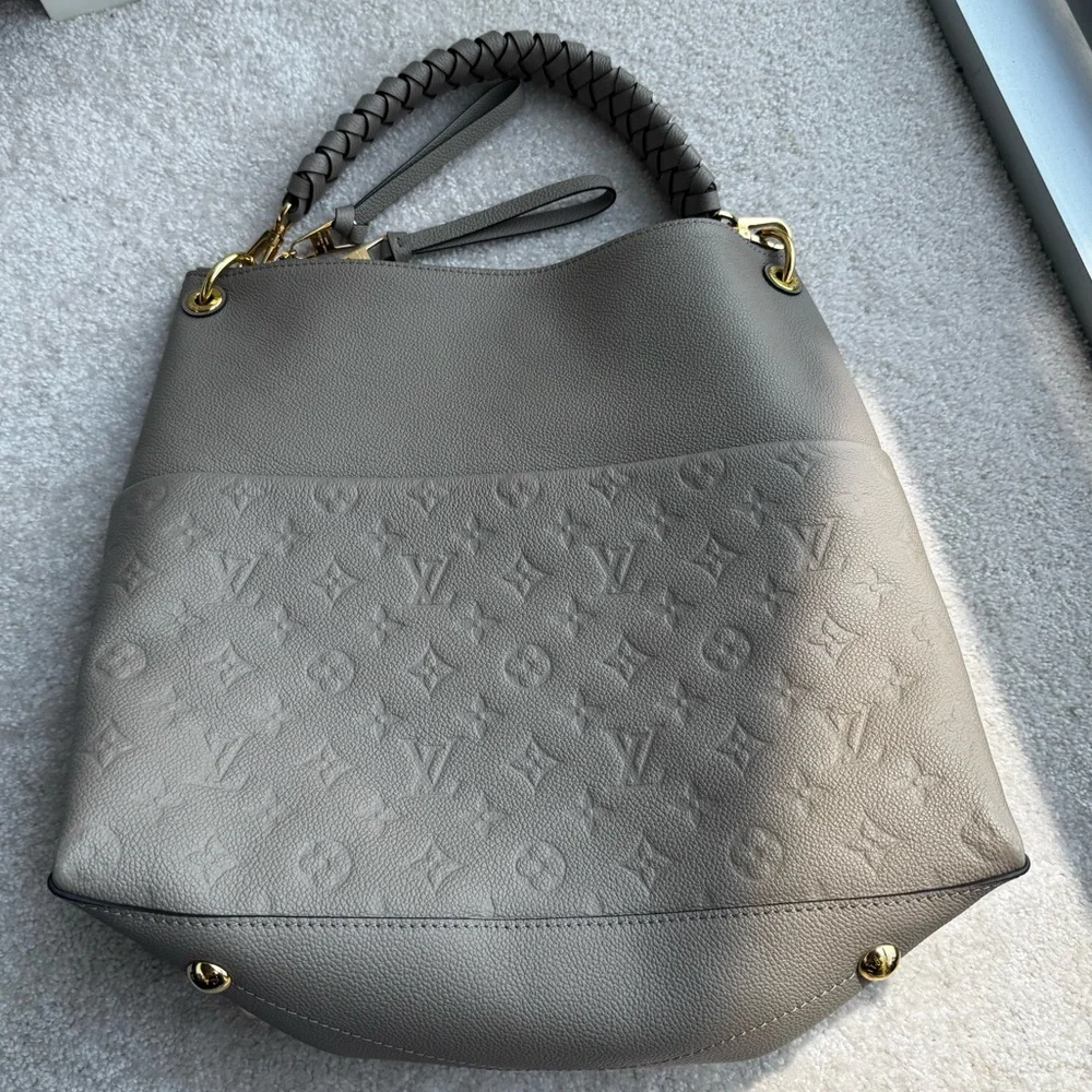Louis Vuitton Maida Hobo MM Empreinte Leather in Tourterelle – New with Tags - Picture 6 of 16